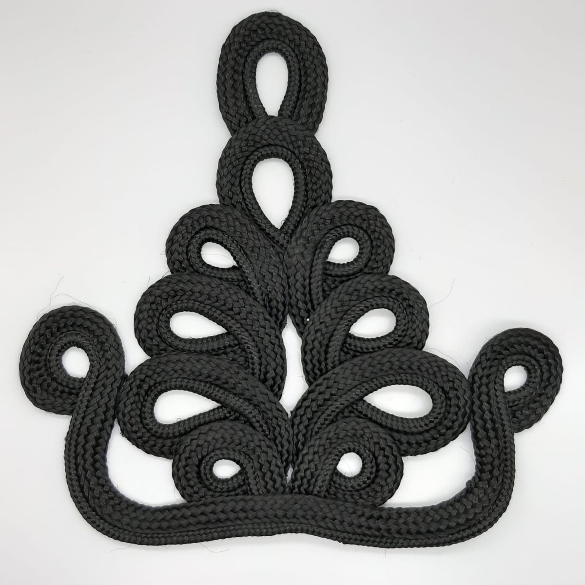 Aplicación pasamanería negra