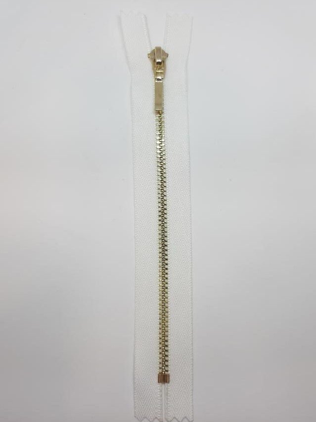 Cremallera blanca 25 cms malla oro claro visible