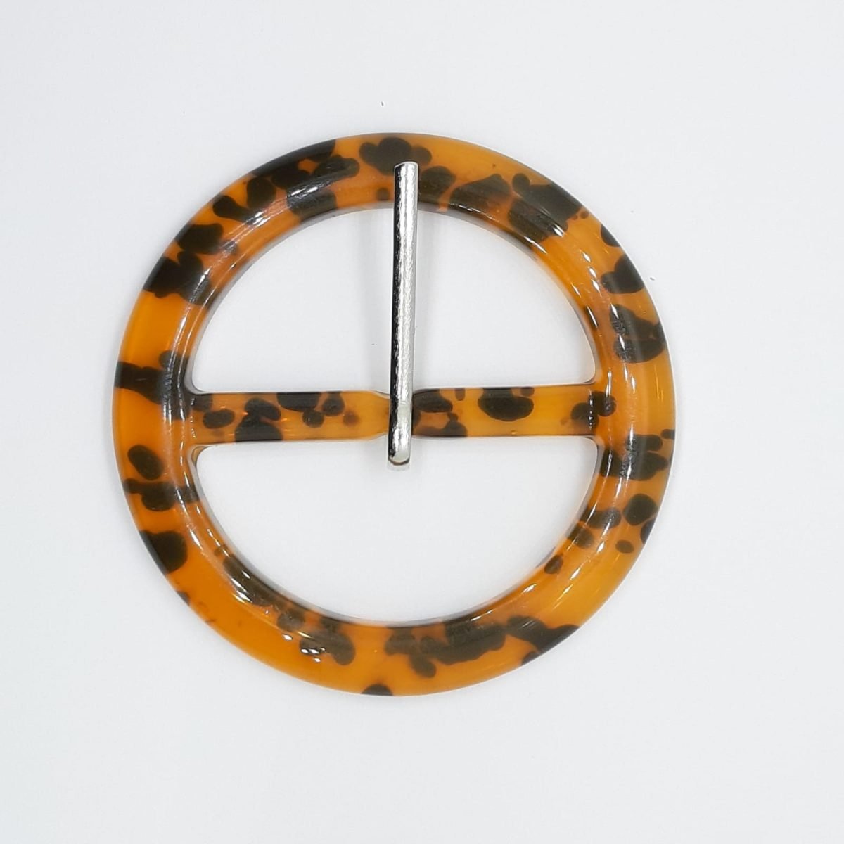 Hebilla redonda jaspeada color carey con vetas