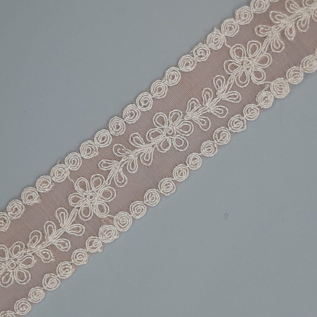 Entredos bordado muselina rosa marfil 2,5 cms adorno especial ceremonias