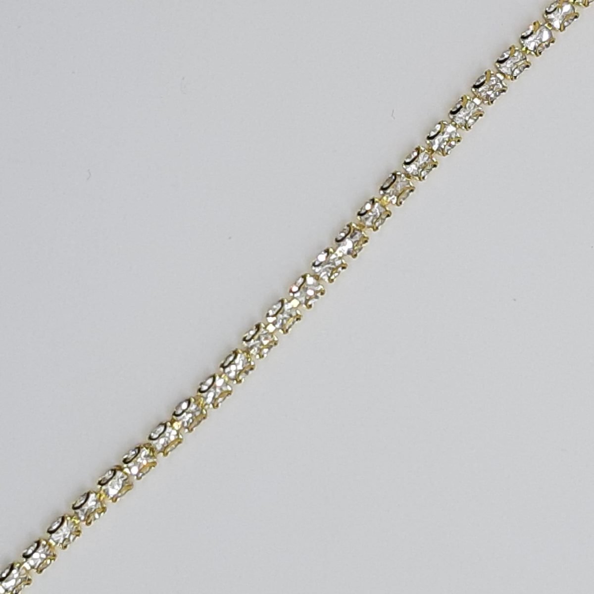 Pasamanería dorada cadena strass 8 mm