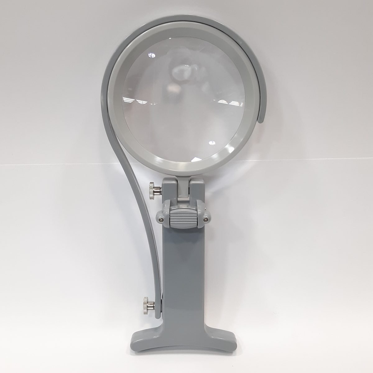 Lupa universal con luz para costura.