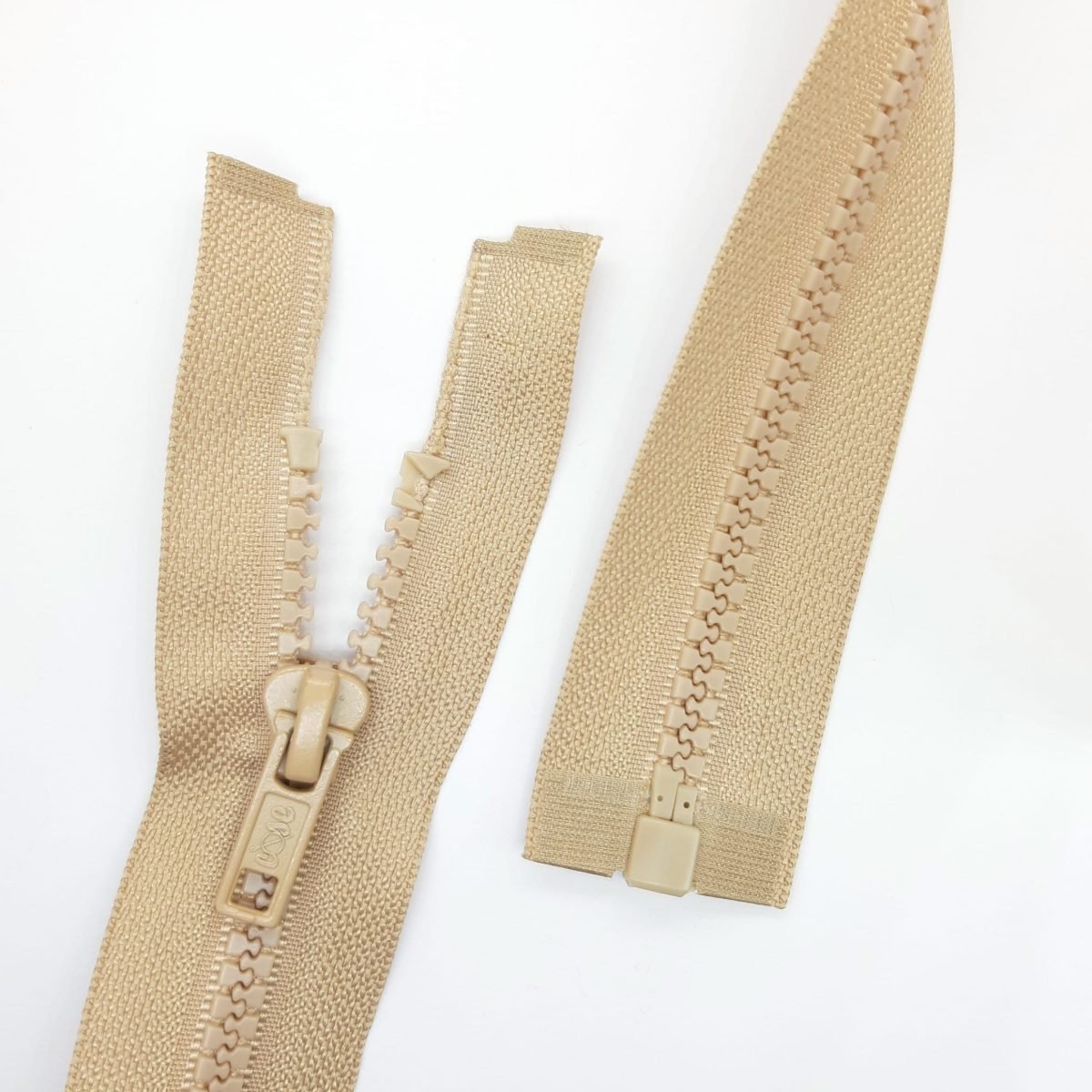 Cremallera separador 75 cms inyectada, especial para prendas deportivas, chaquetas, abrigos,..