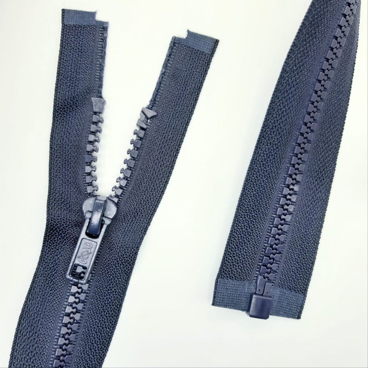 Cremallera separador 75 cms inyectada, especial para prendas deportivas, chaquetas, abrigos,..