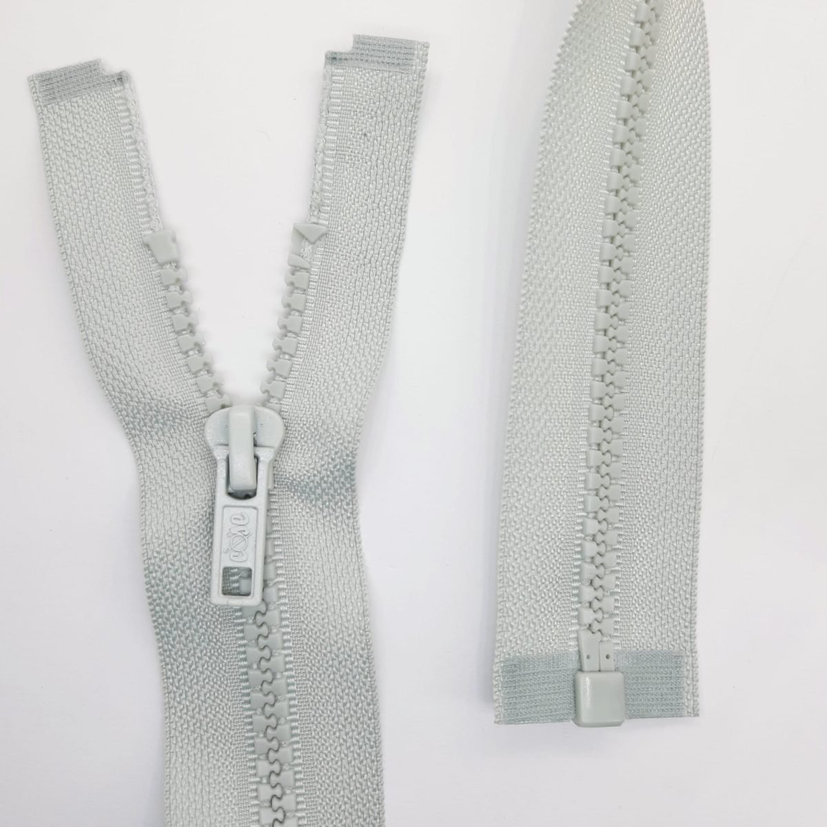 Cremallera separador 75 cms inyectada, especial para prendas deportivas, chaquetas, abrigos,..