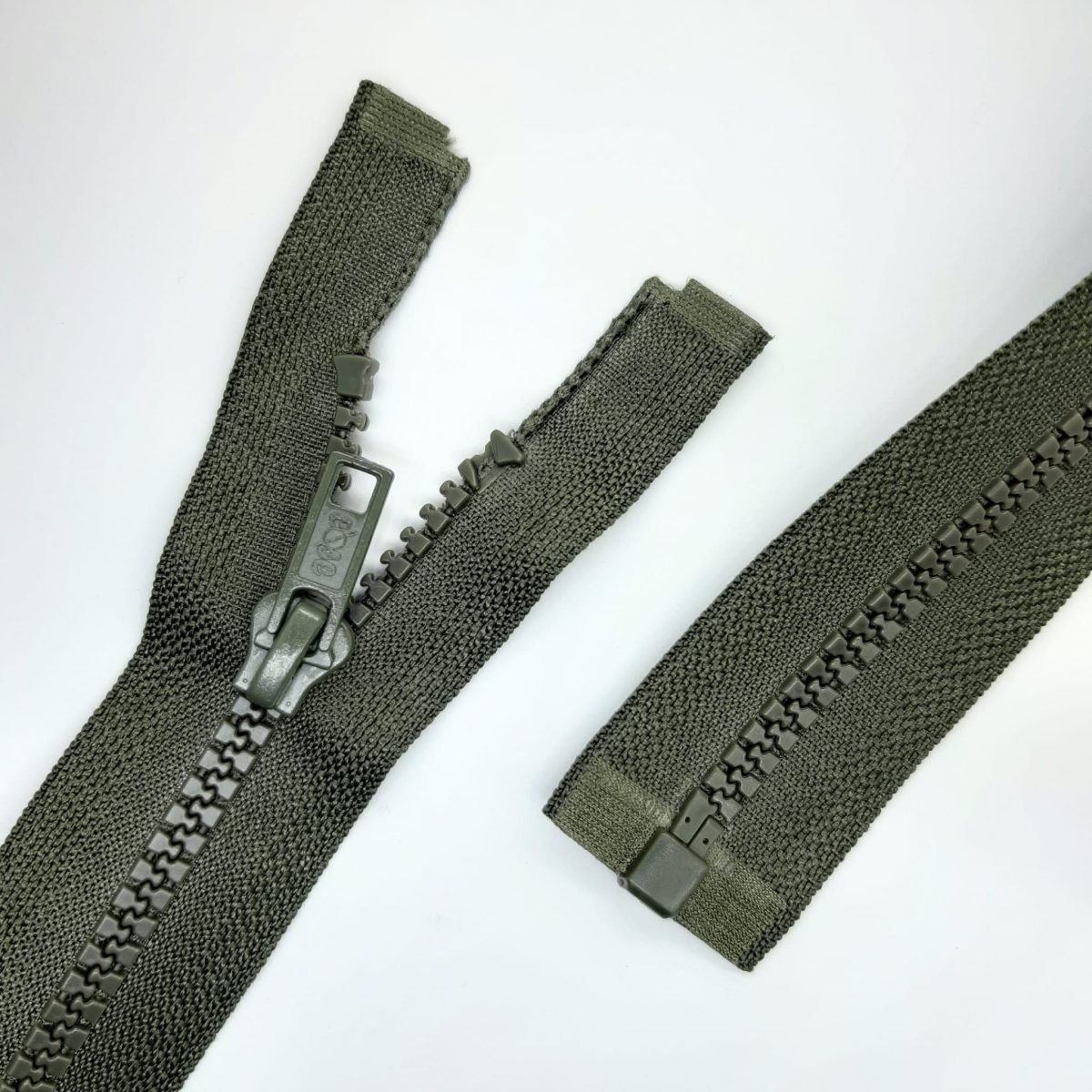 Cremallera separador 75 cms inyectada, especial para prendas deportivas, chaquetas, abrigos,..