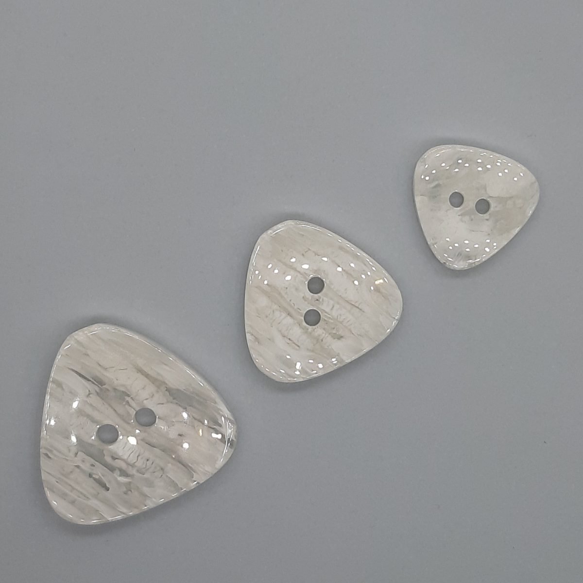  Botón triangular de color blanco