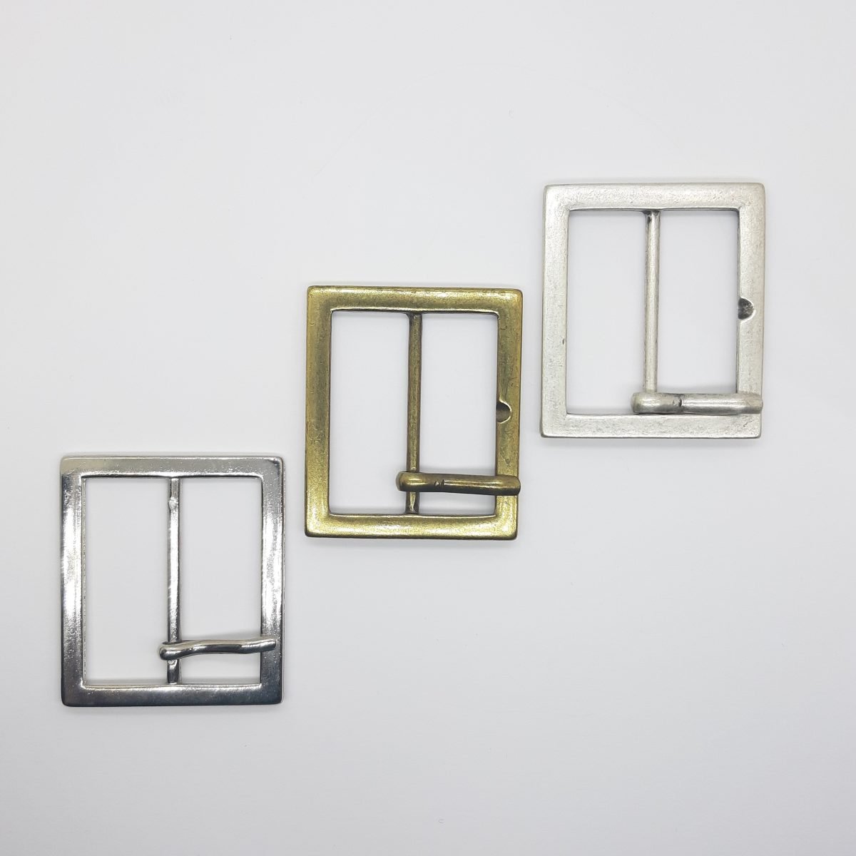 Hebilla metálica cuadrada plata de 4 cms 