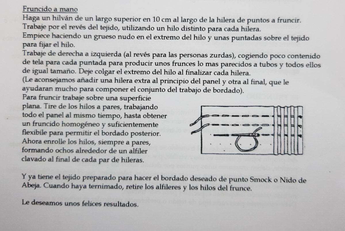 Papel para punto smock y nido de abeja. Con pautas regulares de puntos para transferir sobre la tela a bordar.
