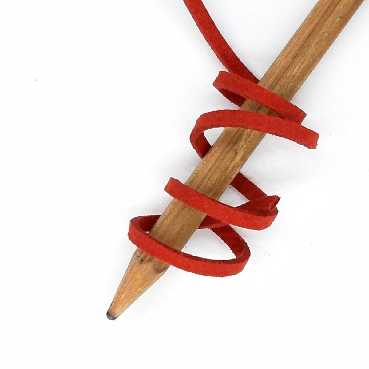 Cinta de antelina color rojo mate de 3 mm.