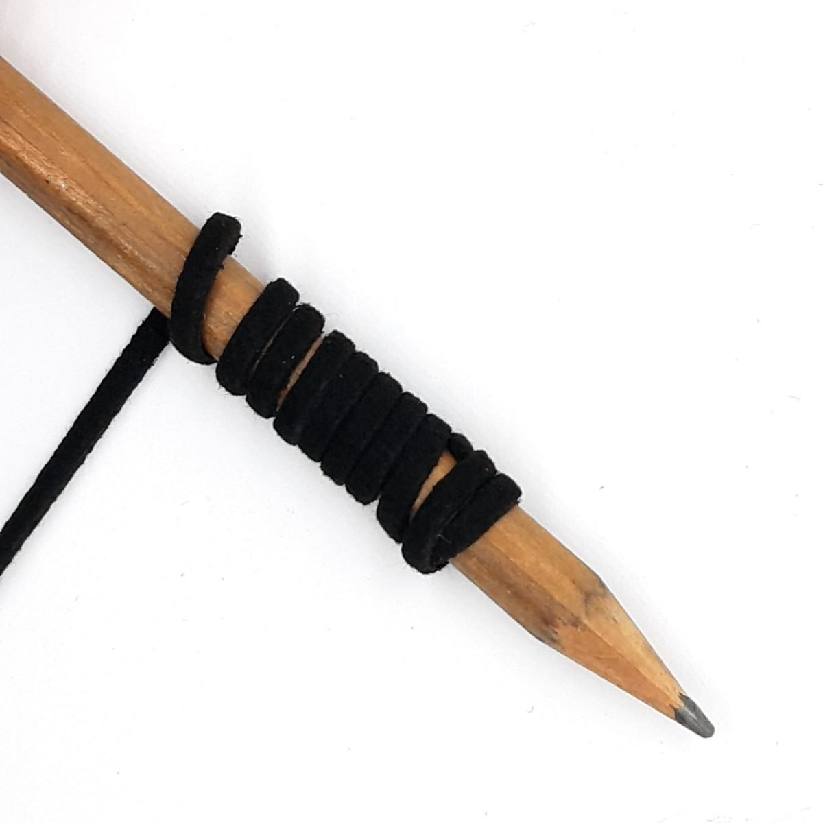 Cinta de antelina color negro mate de 3 mm.