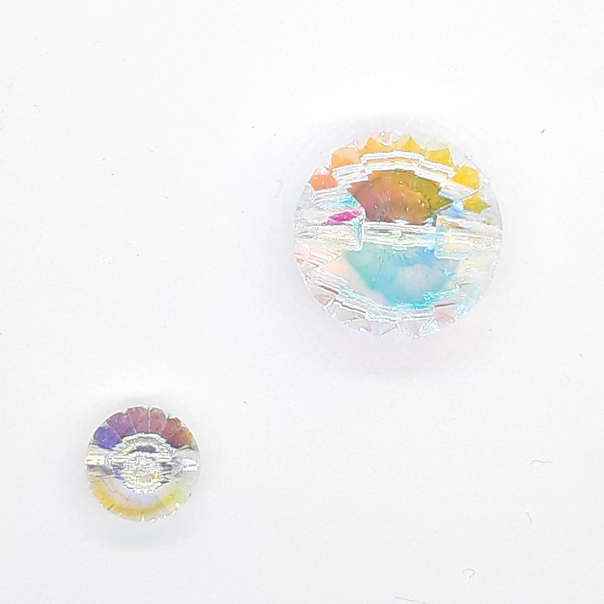 Botón chic de piedra cristal redonda irisado. 