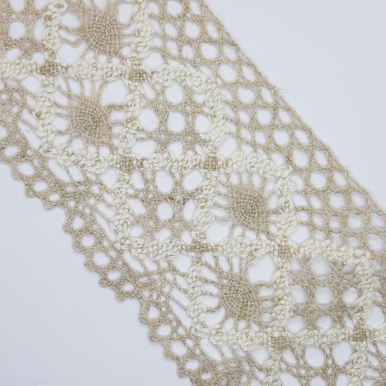 Puntilla bolillo bicolor decorativo de 9 cms color lino y beige. Ideal para remate en prendas y complementos