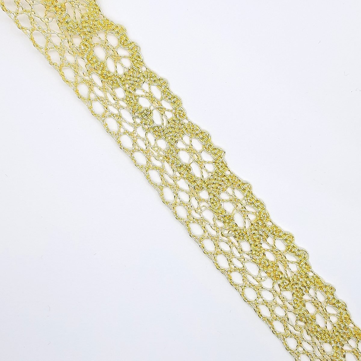 Encaje bolillo dorado metalizado 22 mm. Adorno elegante y distinguido para embellecer tus prendas y complementos.