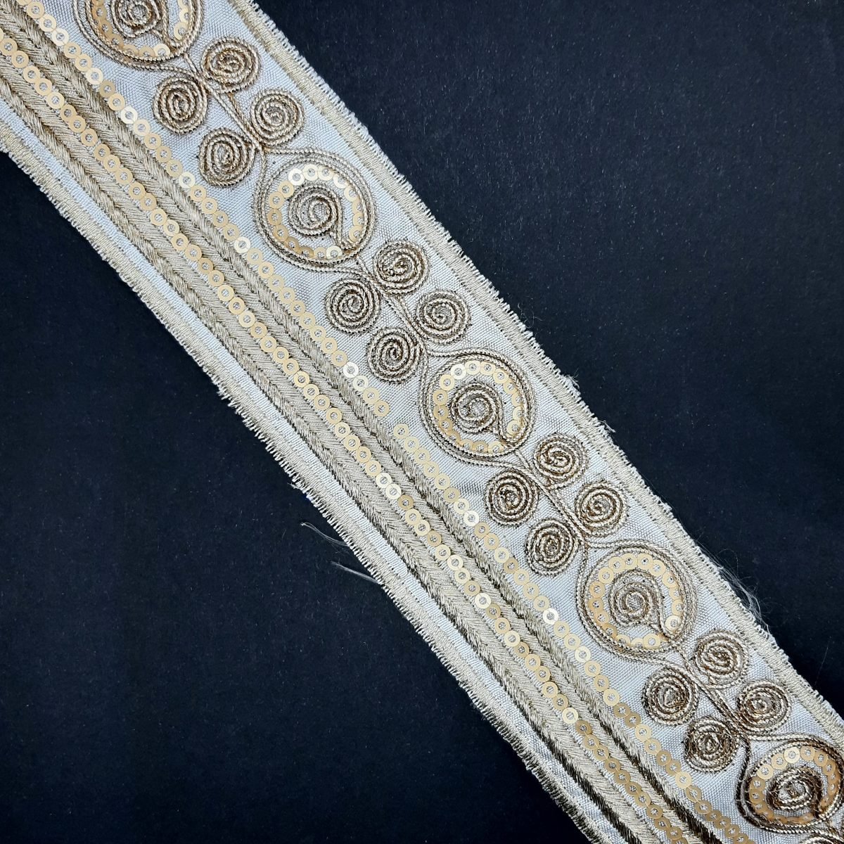 Galón bordado marfil metalizado 5 cms