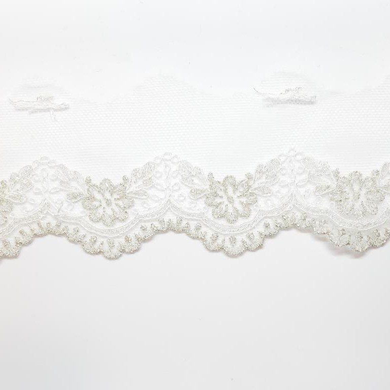Encaje tul bordado color plata decorativo