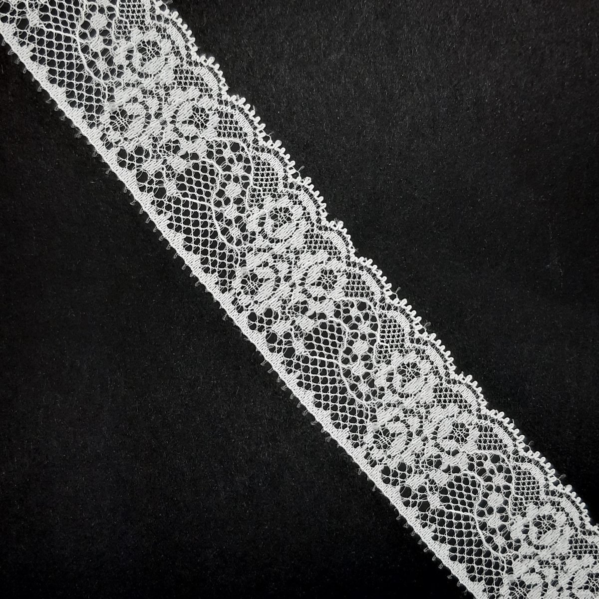 Juego entredos y encajes de nylon color beige con flores especial ceremonias