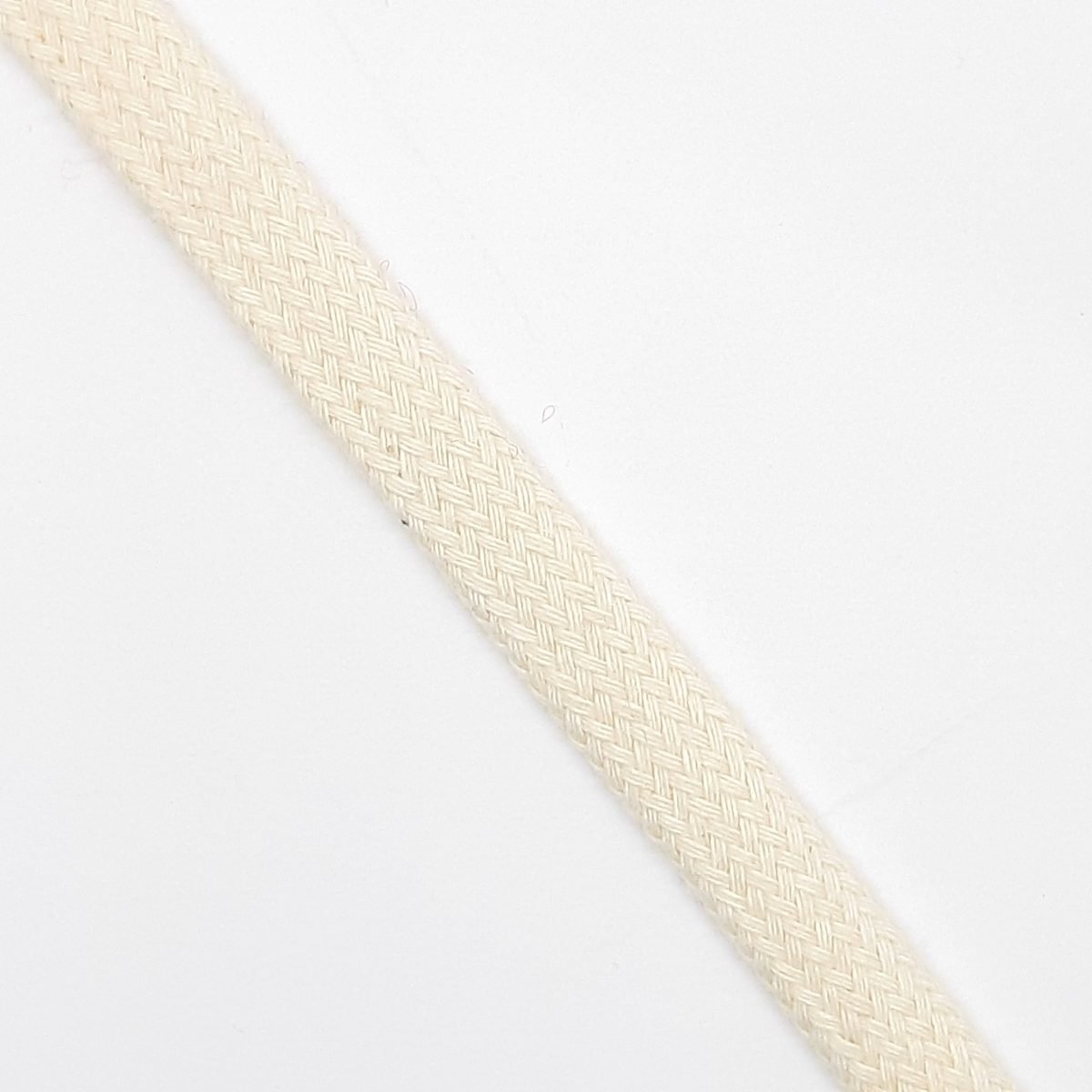 Cordón plano crudo tubular de 1 cm ecológico para cinturillas de pantalones, macutos,...