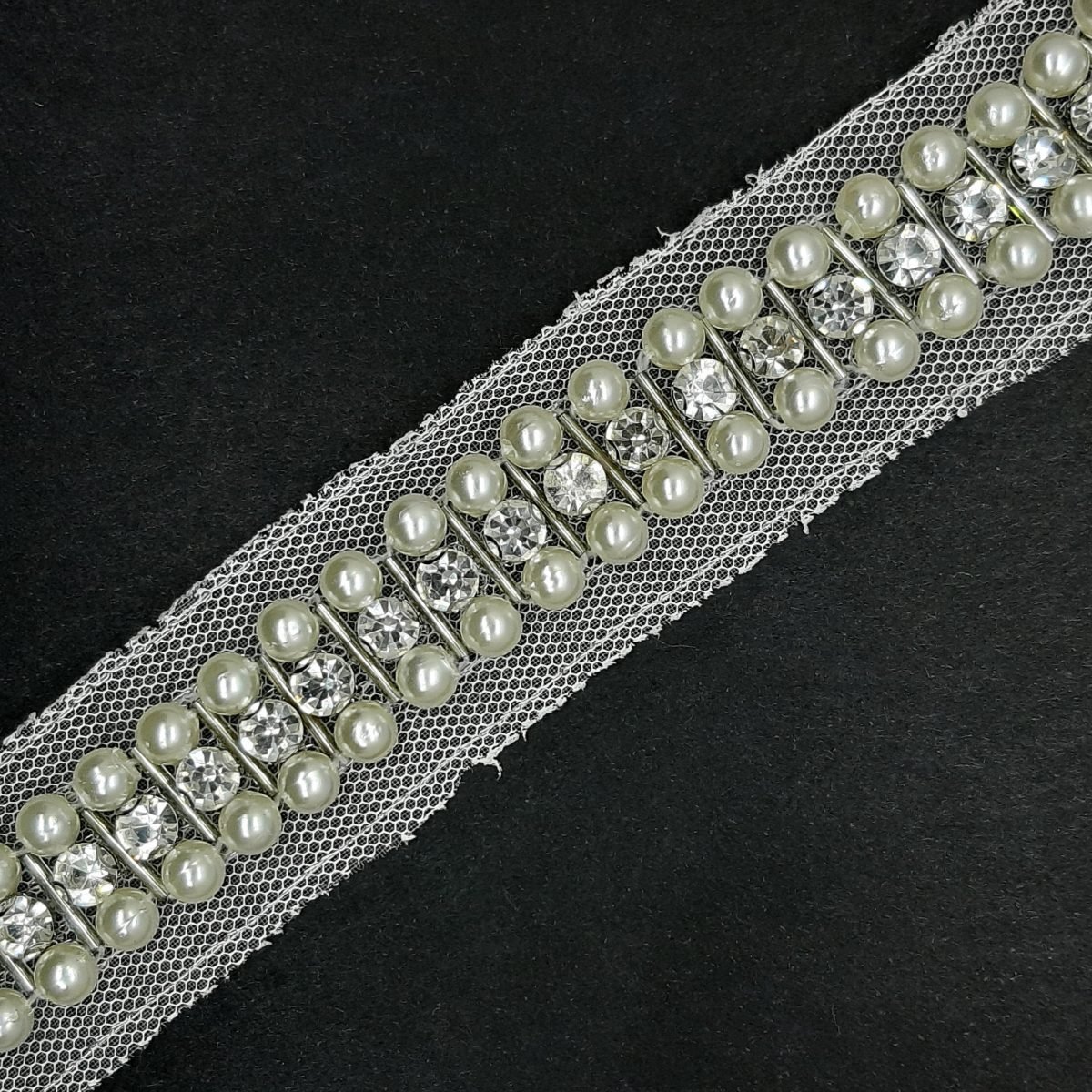 Galón pasamanería de perlas y pedrería strass 2 cms.