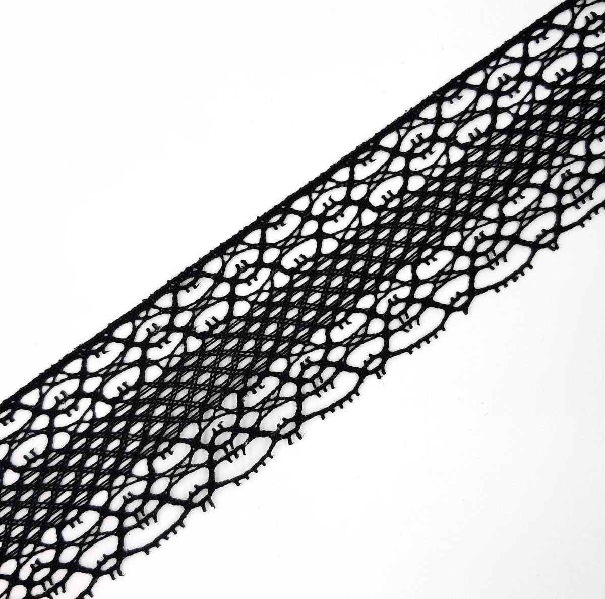 Encaje de bolillo color negro 5 cms
