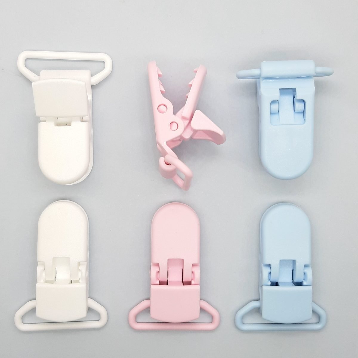 Pinza de plástico para chupetes y tirantes