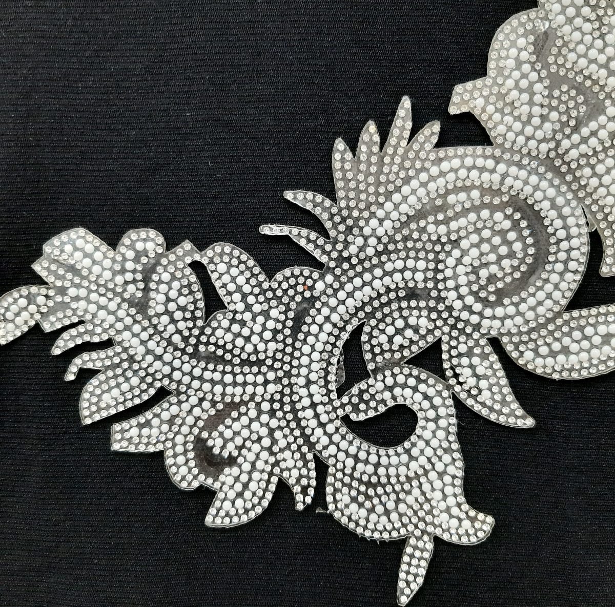 Aplique cristal y perlas termoadhesivo