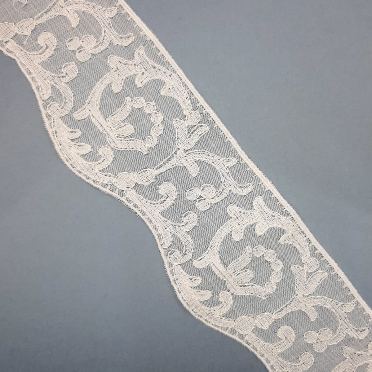 Bordado muselina inglesa marfil 6 cms.