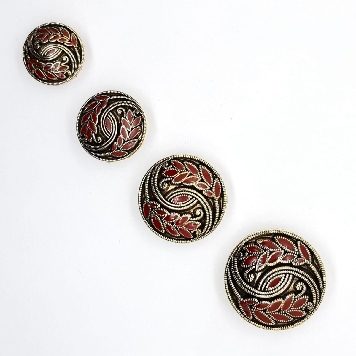 Botón dorado hojas con color burdeos