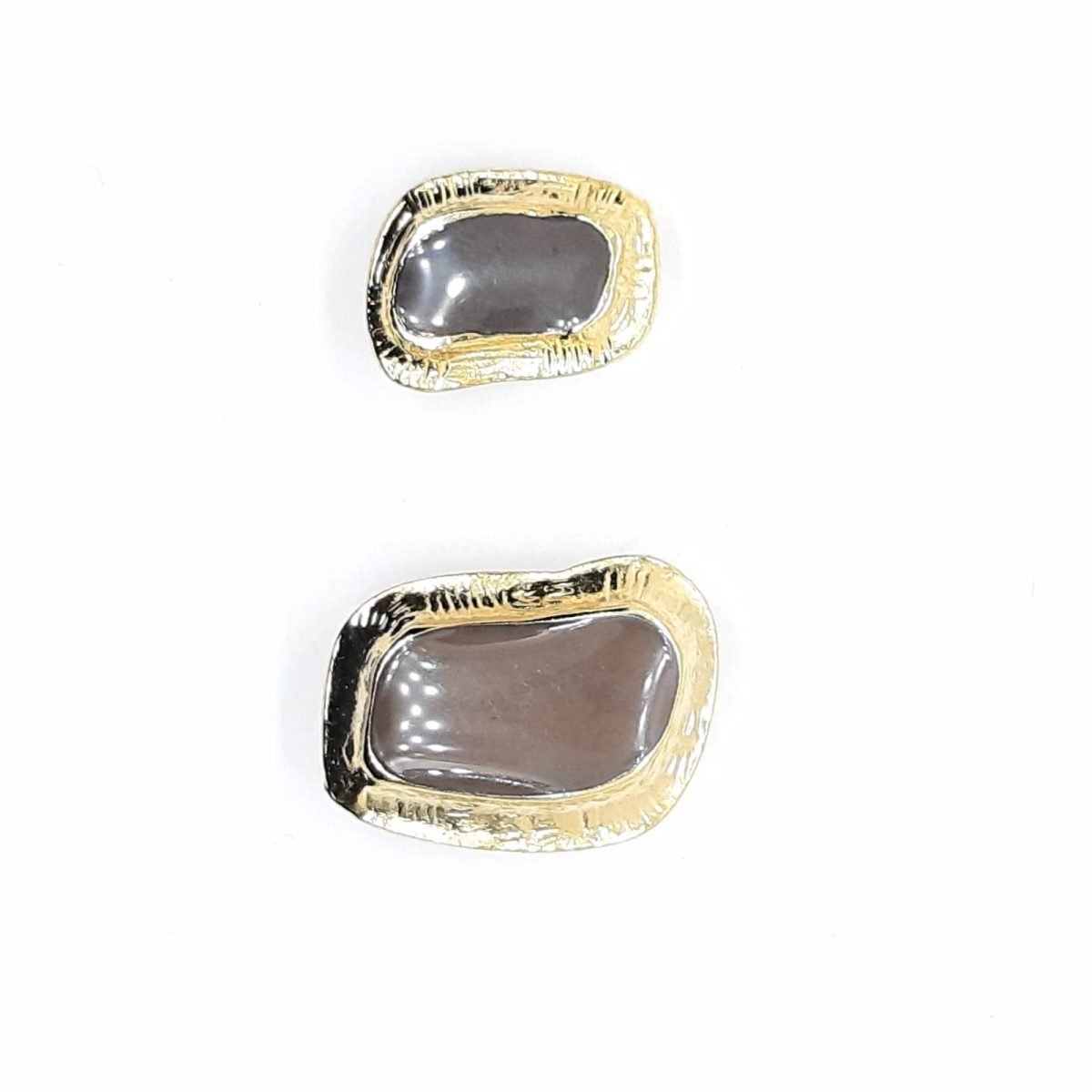 Botón decorativo filo dorado