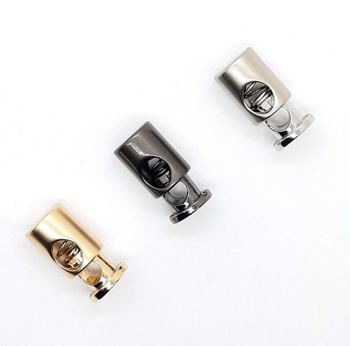 Estrangulador o tope de cordón circular para ropa, mochilas, prendas y accesorios deportivos.