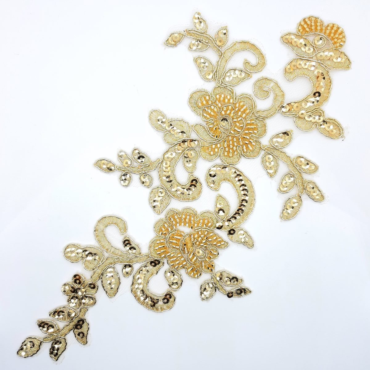 Aplique bordado metalizado con rocalla color oro de 10 x 25 cms