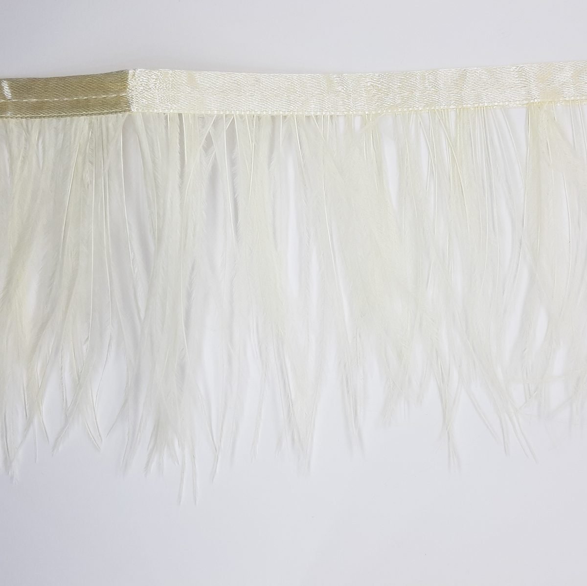 Fleco con plumas de avestruz color blanco