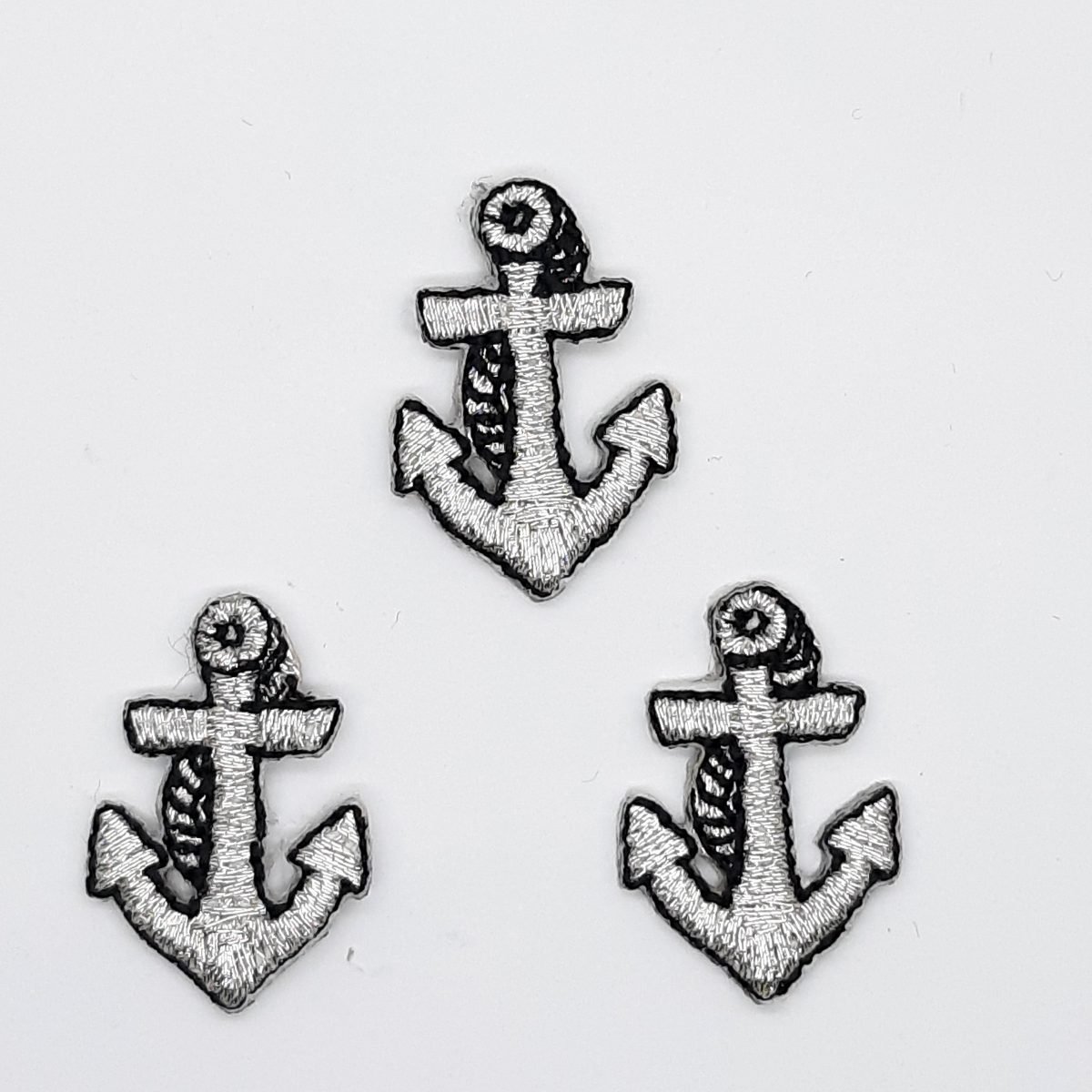 Aplicación ancla bordada metalizada termoadhesiva