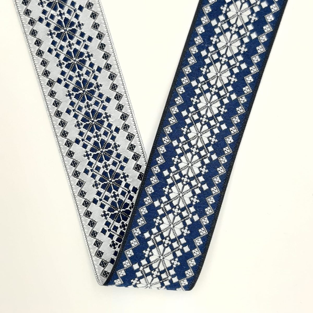 Galón tapacostura de doble cara azul marino de  2,7 cms