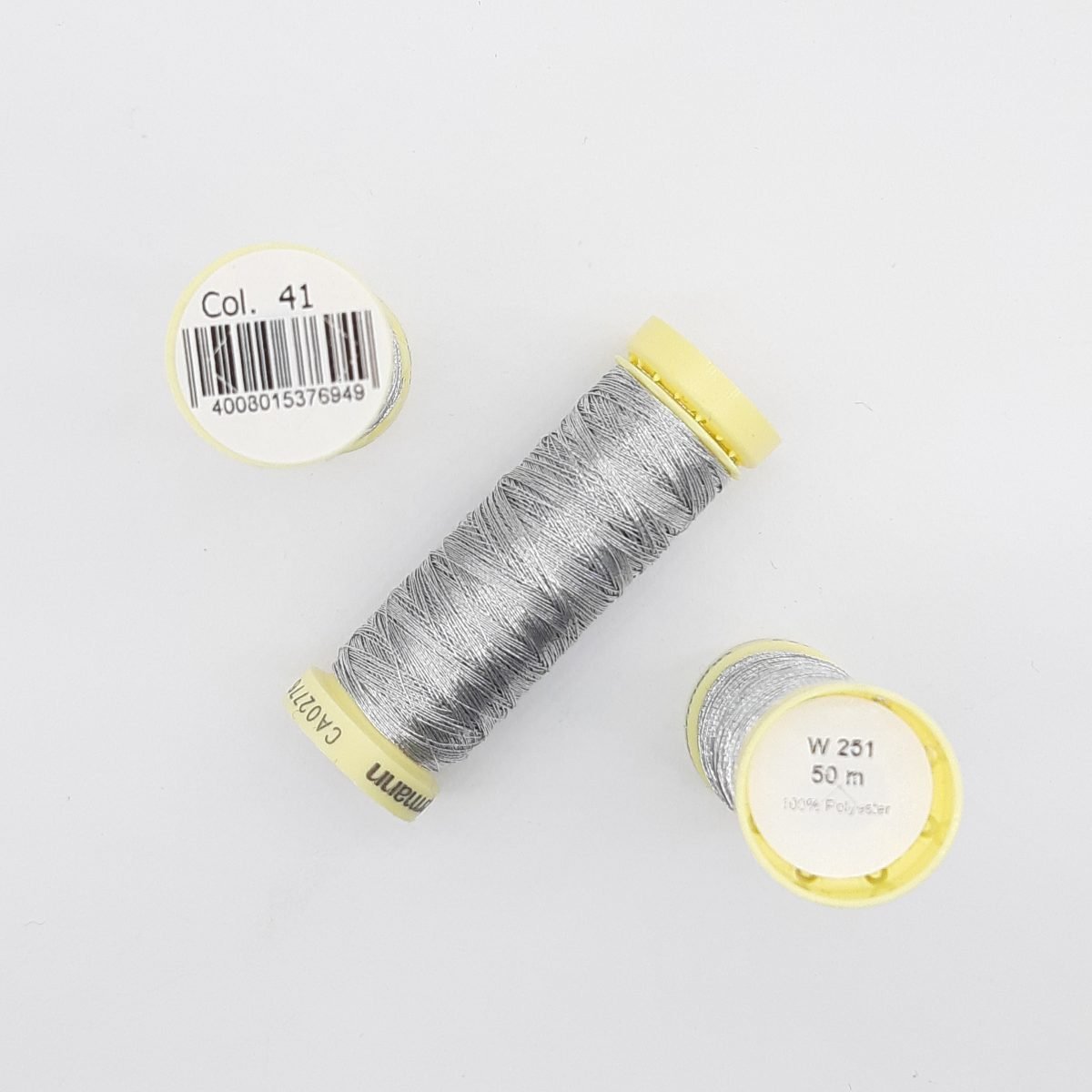 Hilo metalizado Gütermann plata.