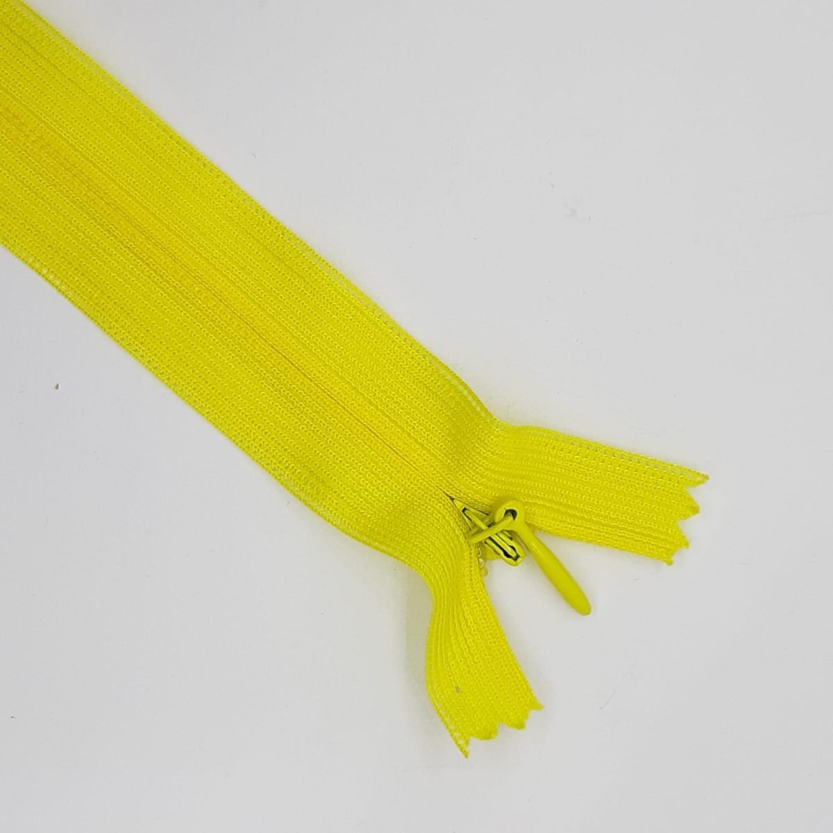Cremallera invisible malla 3 cerrada amarillo