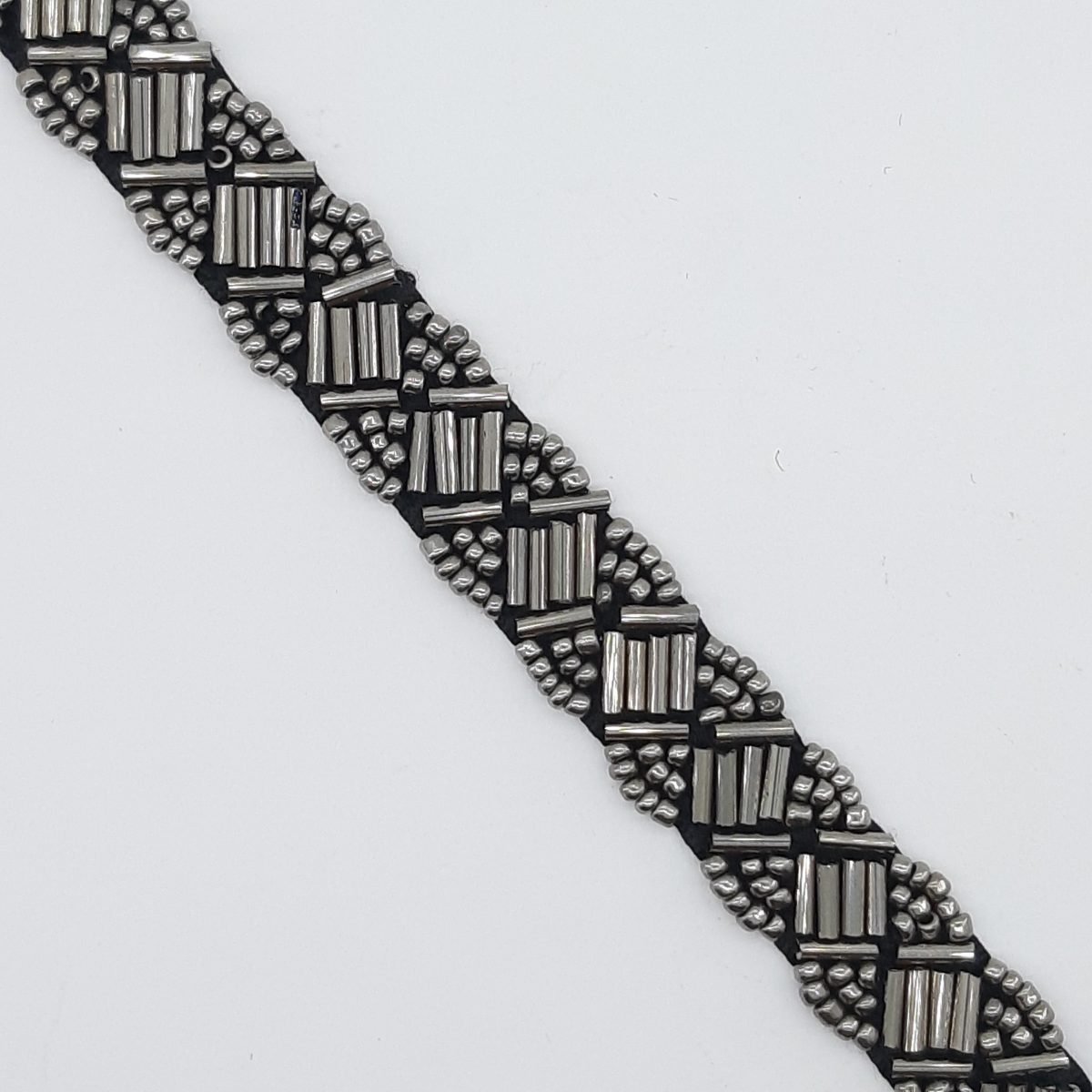 Pasamanería abalorios negro 1,5 cms