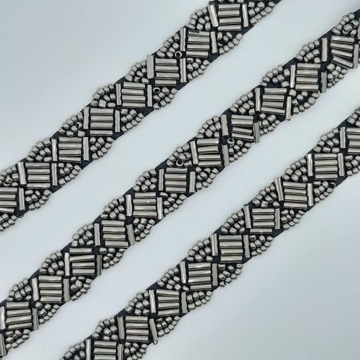 Pasamanería abalorios negro 1,5 cms