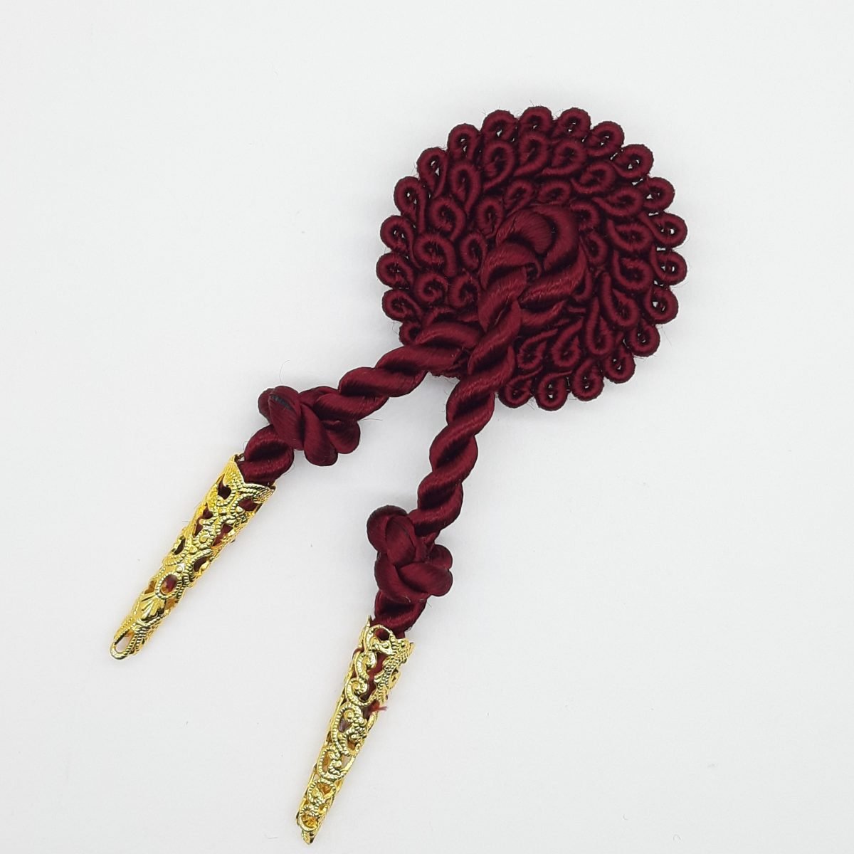 Alamar de pasamanería con cairel burdeos con 2 cabuzones dorados