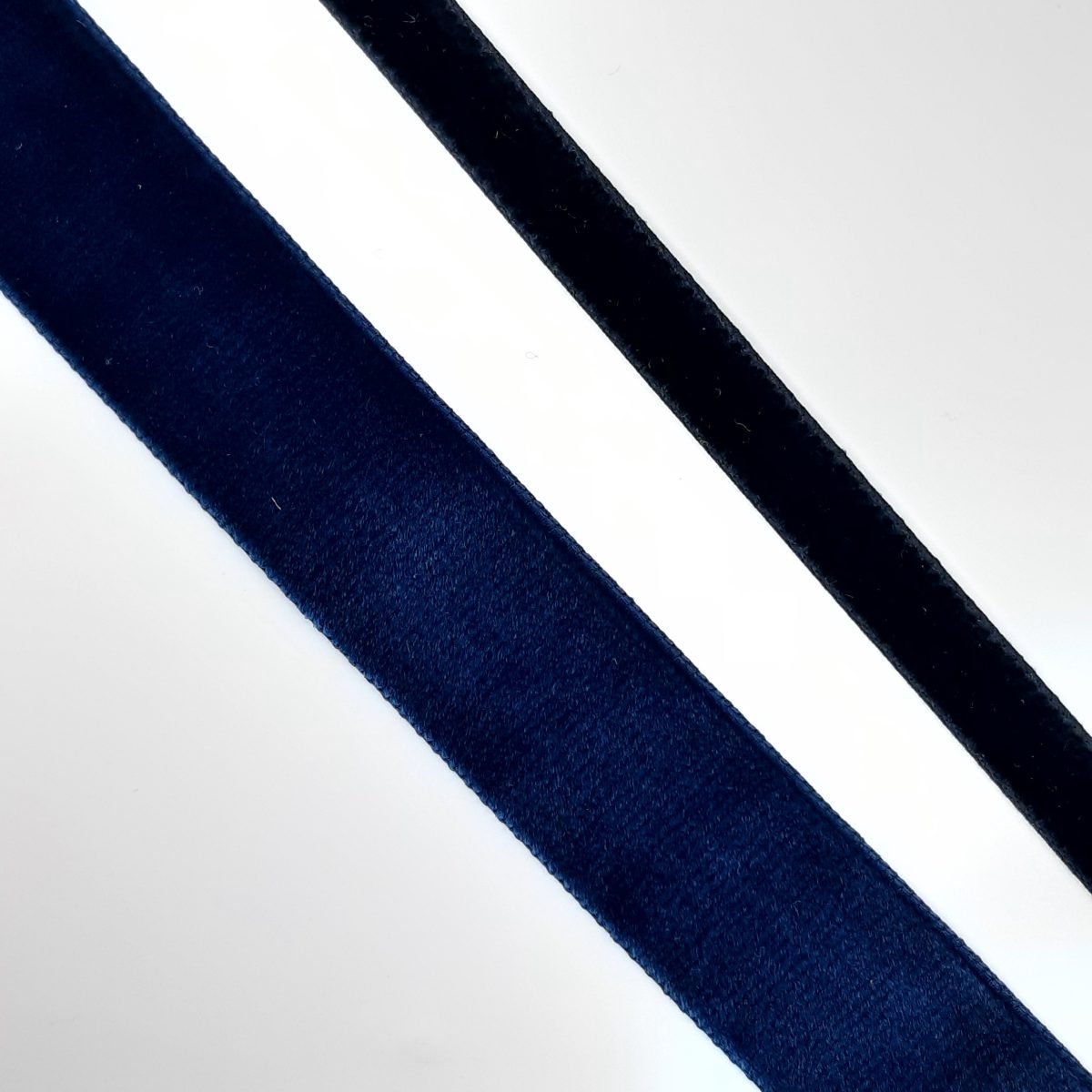 Cinta de terciopelo azul marino