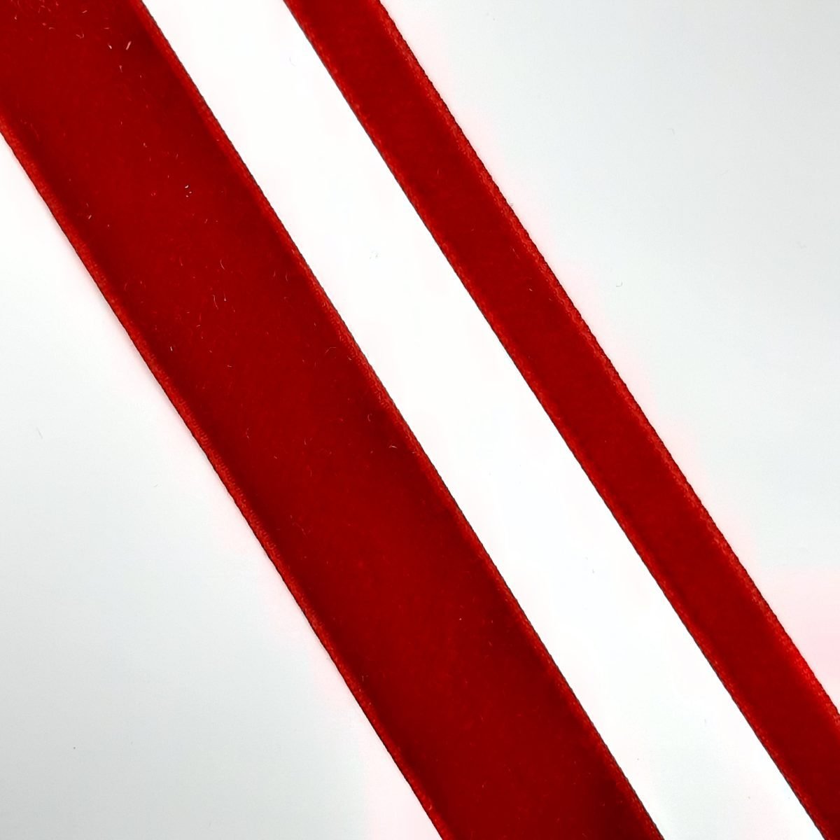 Cinta de terciopelo burdeos