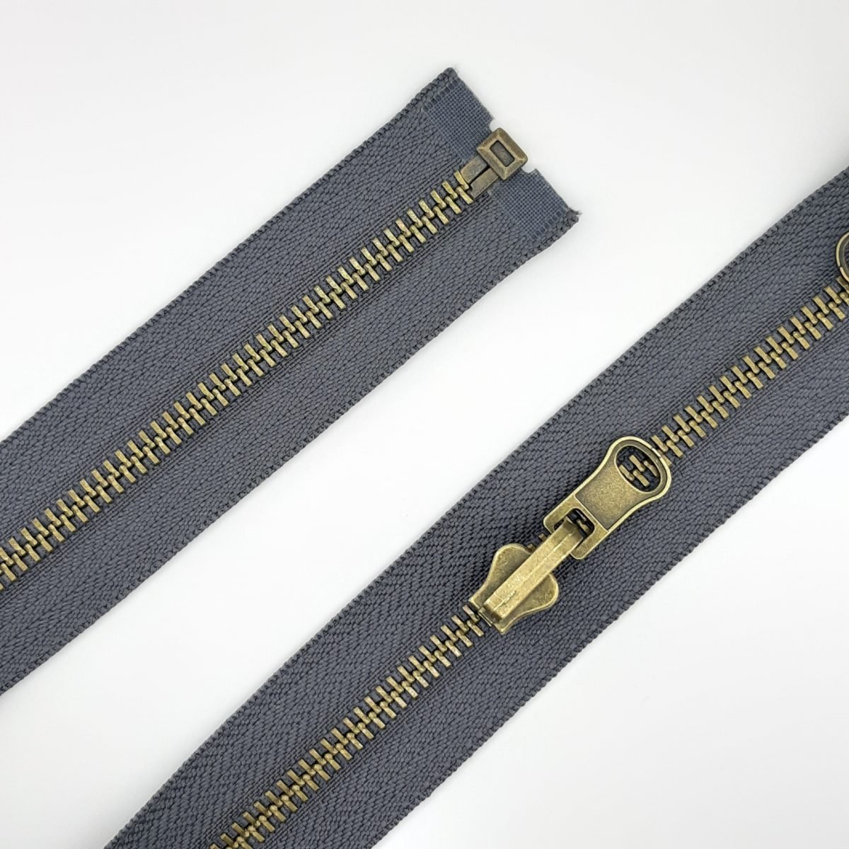 Cremallera reversible separador gris.