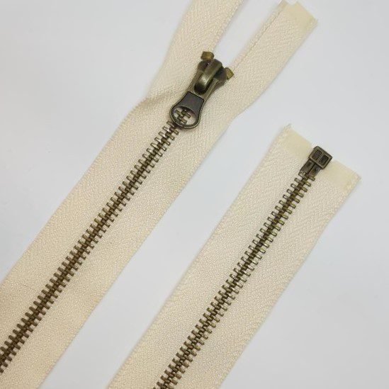 Cremallera separador metálica beige 65cms diente oro viejo.