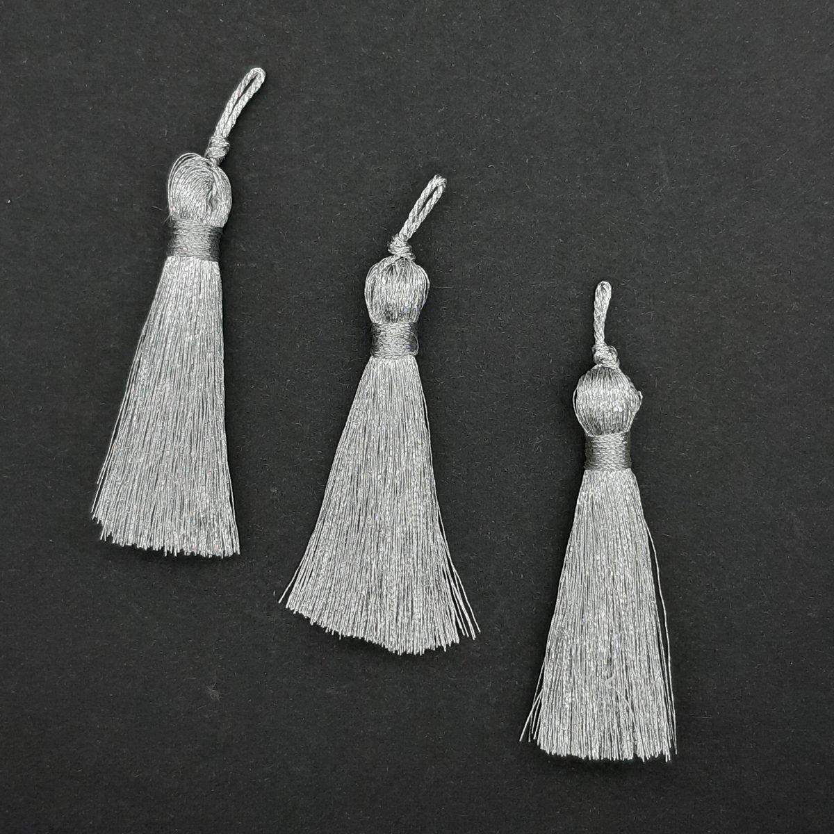 Borla metalizada plateada brillante