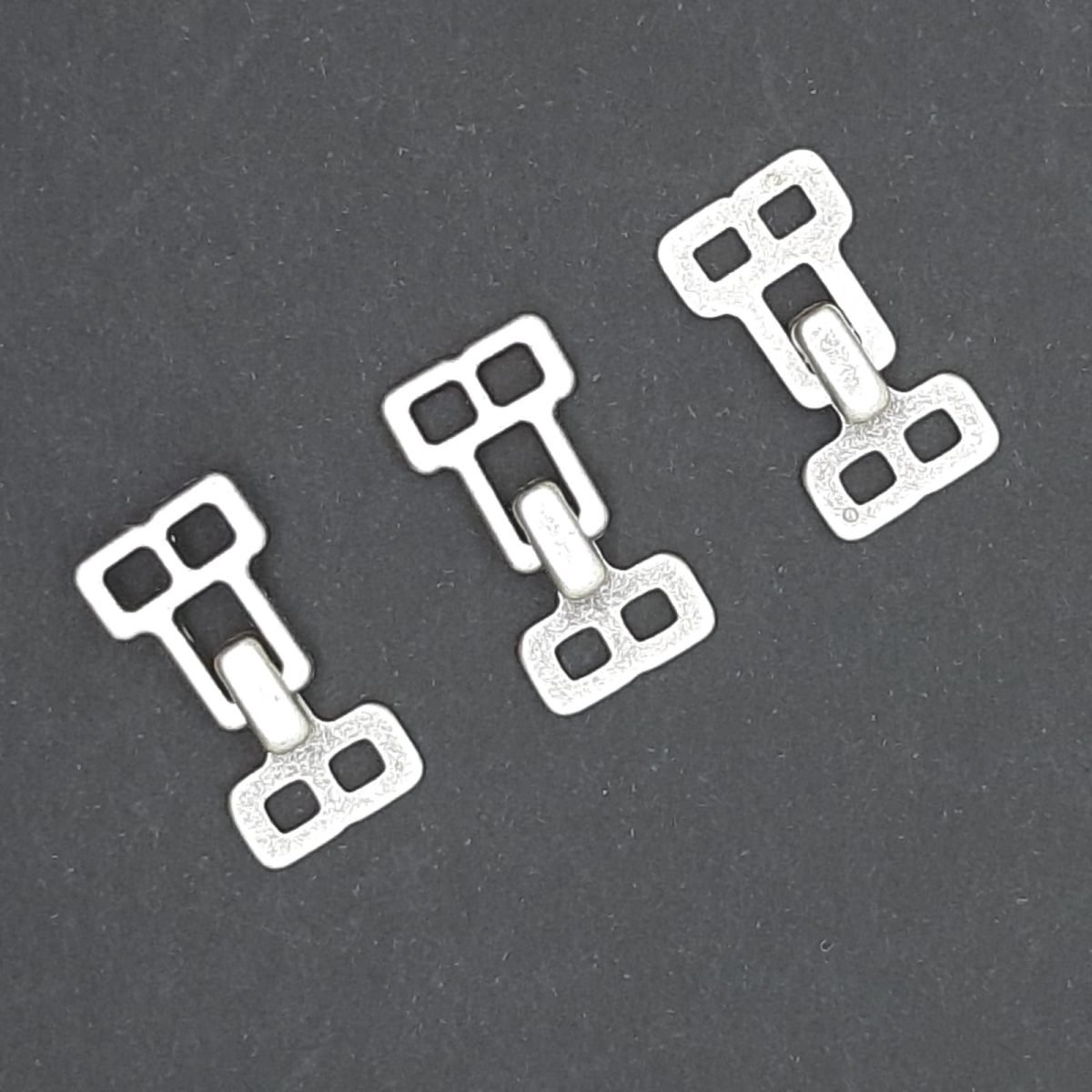 Corchete decorativo 2 x 1 cm.