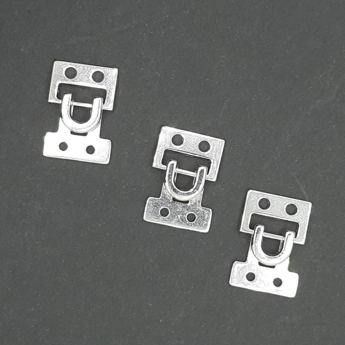 Corchete decorativo metálico 2 x 1,5 cm plata