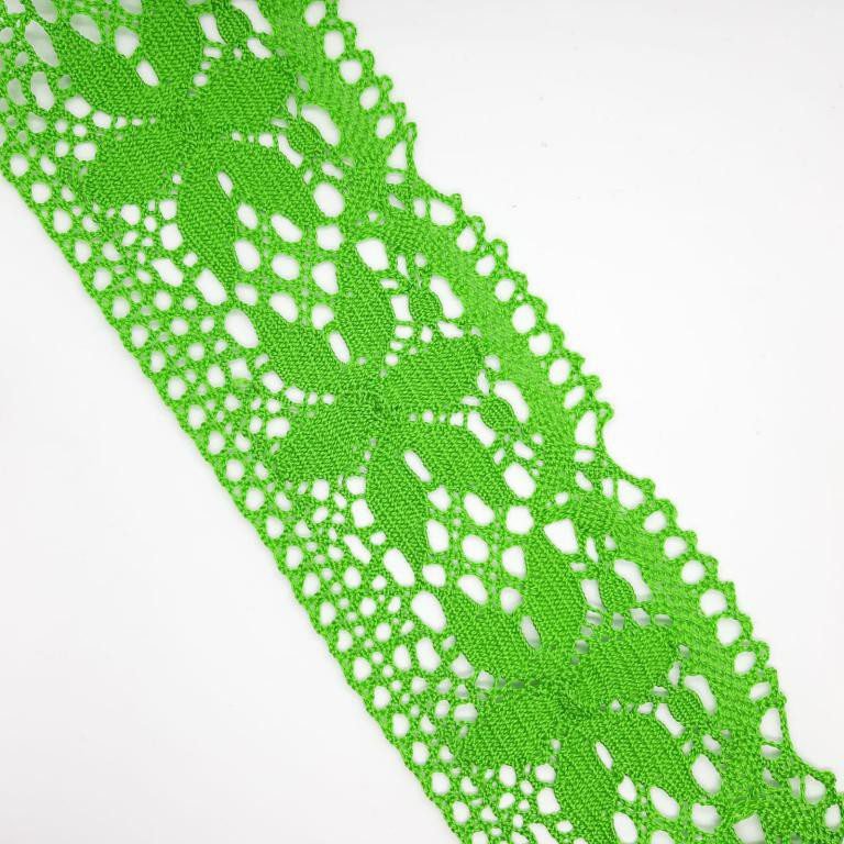 Encaje bolillo dibujo flor calada verde fuerte