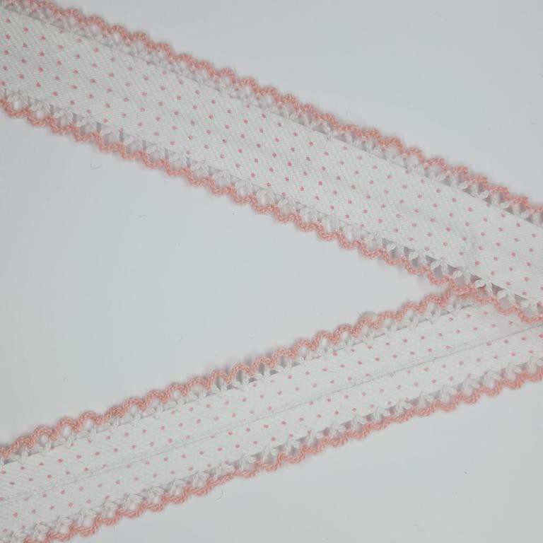 Cinta bies con lunares y puntas rosa.